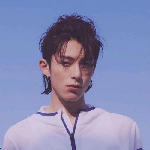 王鹤棣初中同学爆料视频,揭秘昔日校园趣事  第1张