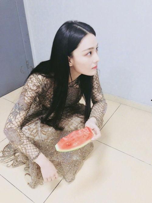 娱乐吃瓜表妹微博,揭秘娱乐圈幕后故事 第1张 娱乐吃瓜表妹微博,揭秘娱乐圈幕后故事 第1张